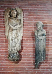 Figurer av bebådelsen, från utsidan av Saint-Sernin, Toulouse, ca 1200 (se även 105642)